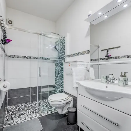 Slavica-new-with Jacuzzi Апартаменти Спліт